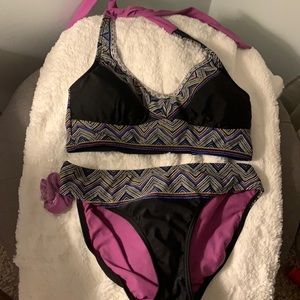Athleta halter bikini size small. Adjustable top